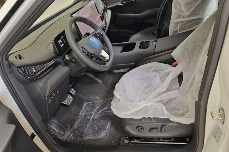 Used Volkswagen ID.UNYX 2024 Revised Pro Long-Range Version Left Front Seat