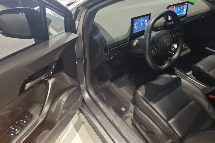 Used MG 4 EV 2022 425 km Luxury Edition Driver Seat