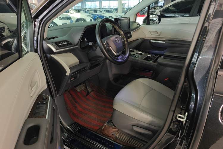 Used Toyota Granvia 2023 2.5L Hybrid Comfort Edition