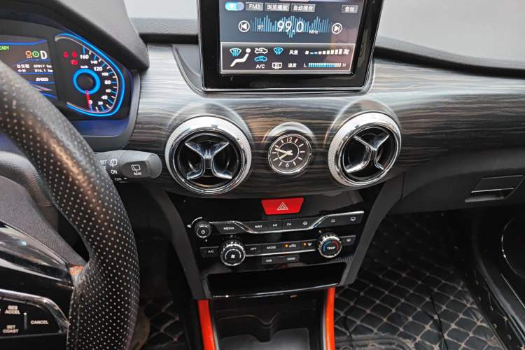 Used BAIC New Energy EX 2018 EX360 Trendy Edition Audio And AC Panel