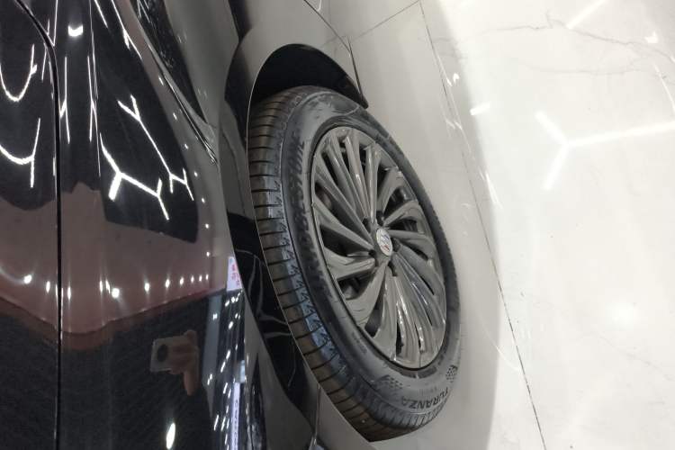 Used Buick LaCrosse 2025 28T Platinum Edition