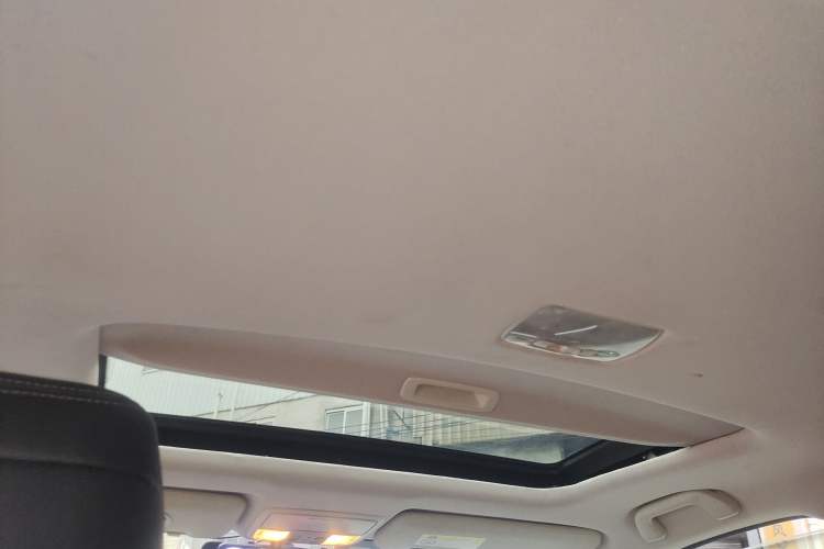 Used Honda CR-V 2015 2.4L two-wheel drive luxury version