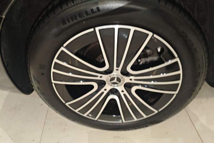 Used Mercedes-Benz E-Class 2024 E 260 L Right Rear Wheel Hub