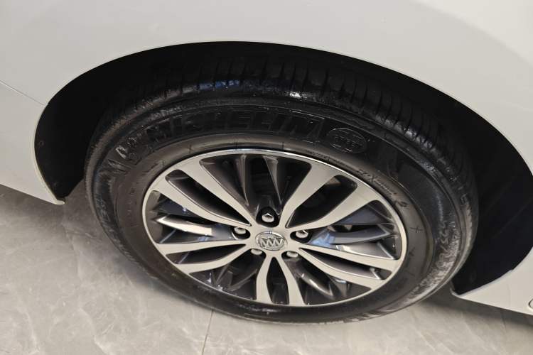 Used Buick GL8 2017 ES 28T Flagship Model China V Standard Right Rear Wheel Hub