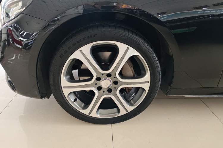 Used Mercedes-Benz E-Class 2016 E 300 L Sporty and Stylish Model