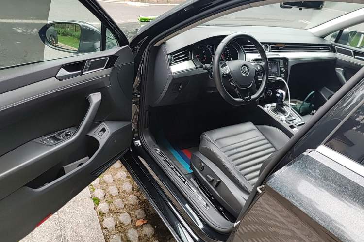 Used Volkswagen Magotan 2019 330TSI DSG Leading Model China VI Standard Driver Seat