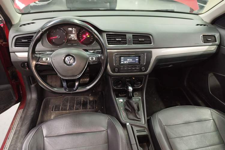 Used Volkswagen Lavida 2017 1.6L Automatic Comfort Edition Audio And AC Panel