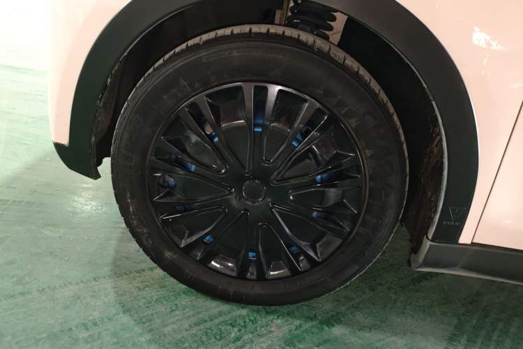 Used Chery Little Ant 2022 Revised Version Sweet Pink Edition Half-Sugar Version Lithium Iron Phosphate 30.7 kWh 30 kW 301 km Left Front Wheel Hub