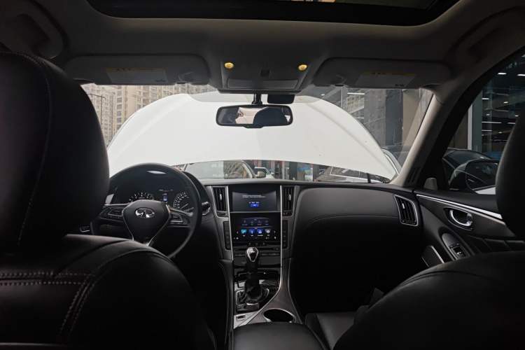 Used Infiniti Q50L 2018 2.0T Enjoyment Version China VI Standard
