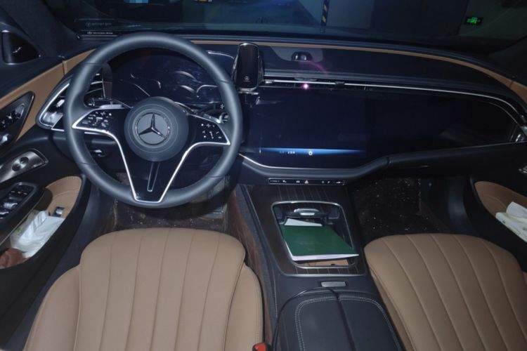 Used Mercedes-Benz E-Class 2025 Facelift E 300 L Luxury Edition
