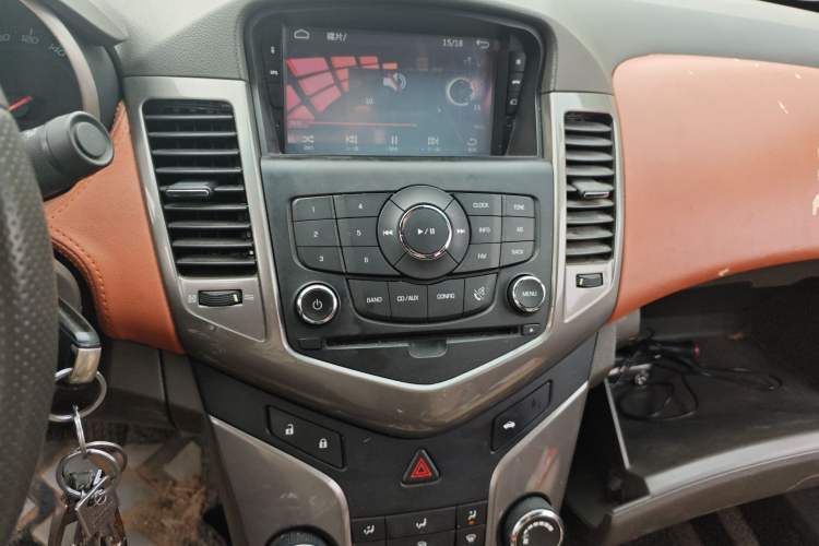 Used Chevrolet Cruze 2015 1.5L Classic SE MT Audio And AC Panel