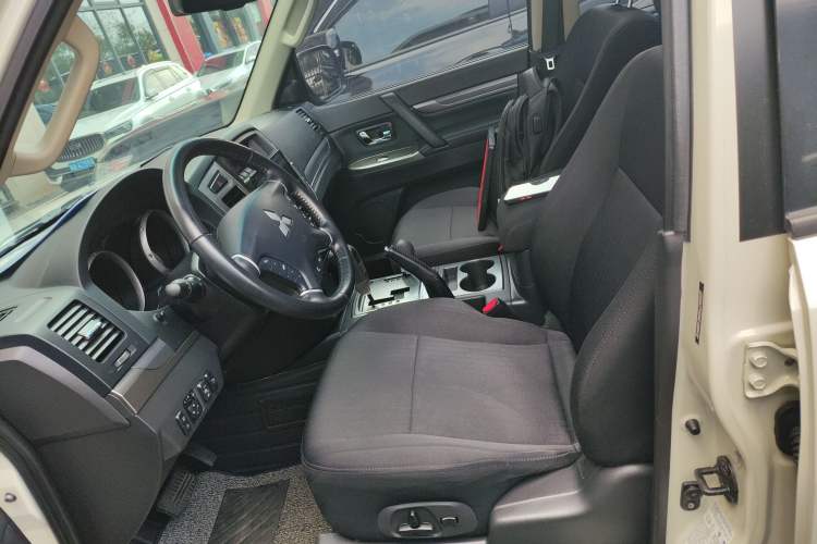 Used Mitsubishi Pajero 2020 3.0L Automatic Standard Edition Left Front Seat