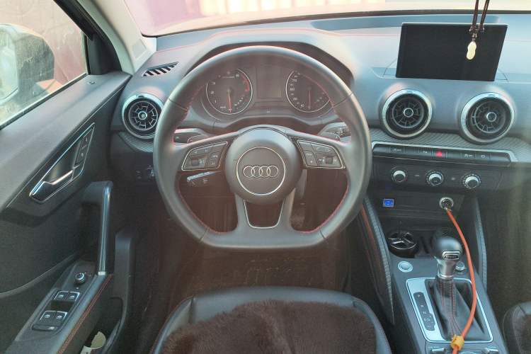 Used Audi Q2L 2022 35 TFSI Progressive Dynamic Edition Steering Wheel
