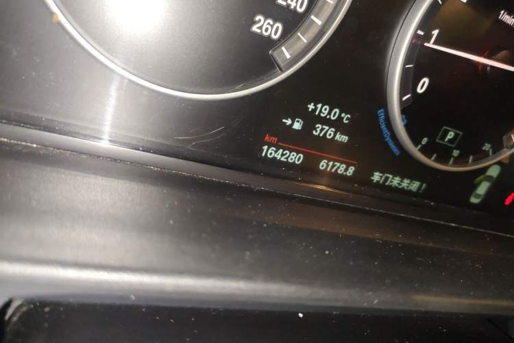 Used BMW 5 Series 2014 520Li Elegant Model
