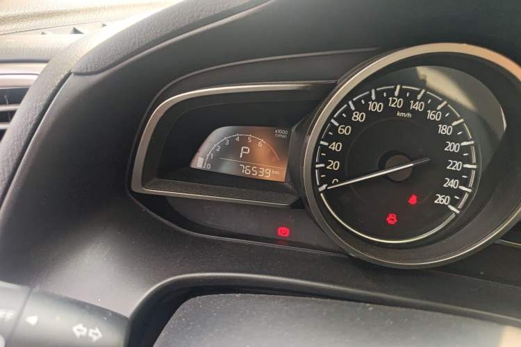 Used Mazda 3 Axela 2017 Sedan 1.5L Automatic Luxury Model Emission Standard China V Odometer Close Up