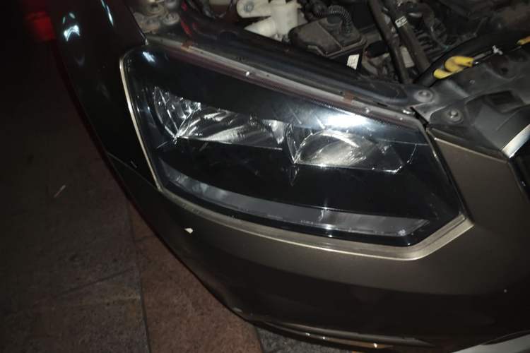 Used Skoda Yeti 2016 1.4TSI DSG Advanced Edition Right Front Headlight