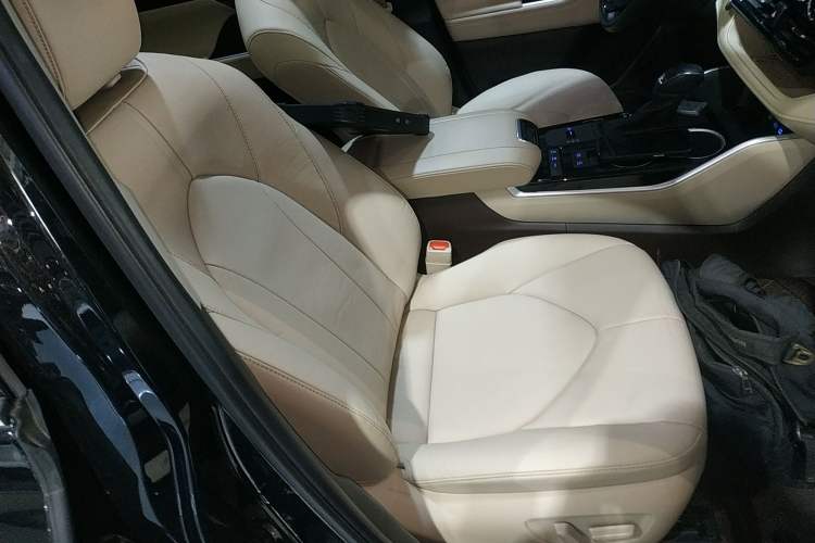 Used Toyota Highlander 2022 Dual-Engine 2.5L Four-Wheel Drive Prestige Version 7 Seats Right Front Seat