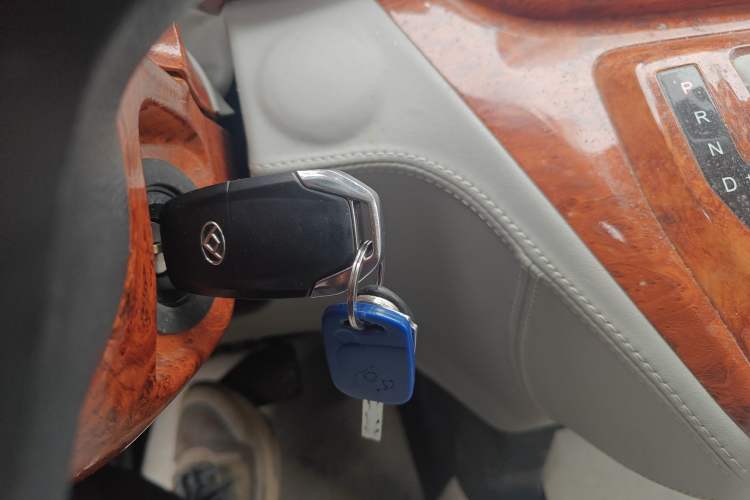 Used SAIC MAXUS V90 RV 2021 2.0T Travel Master V90 Self-Propelled Class B RV Deluxe Edition with a Horizontal Bed Vehicle Key