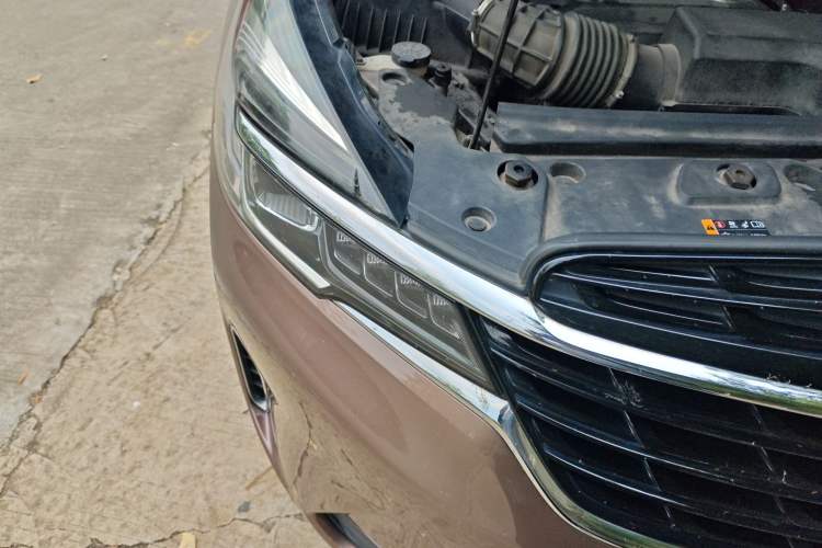 Used Buick GL8 2020 Land Cruiser Executive Class 652T Comfort Model Right Front Headlight