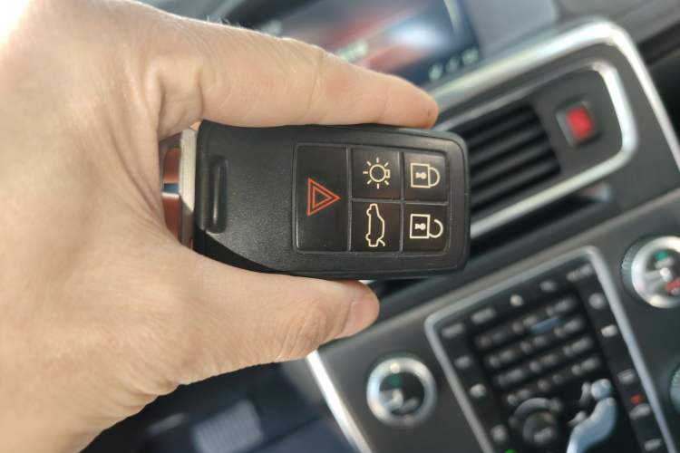 Used Volvo V60 2016 T5 Zhiyi Edition