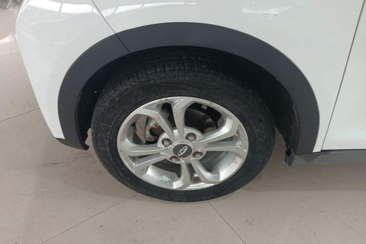 Used Chery QQ Little Ant 2021 200 000-Yuan Ant Fan Edition Energized Version Lithium Iron Phosphate 301 km Left Front Wheel Hub