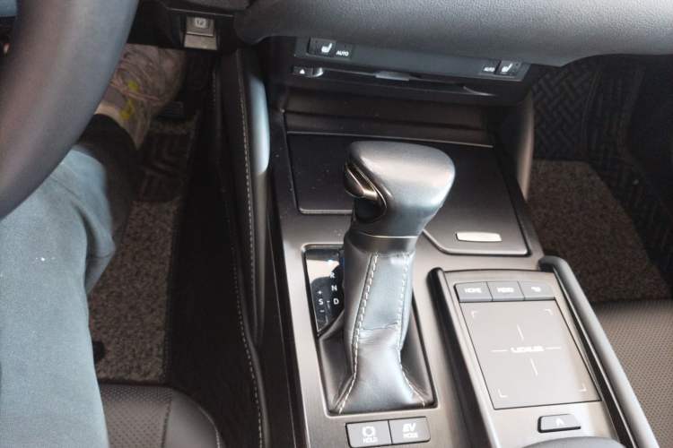 Used Lexus ES 2020 300h Premier Edition
