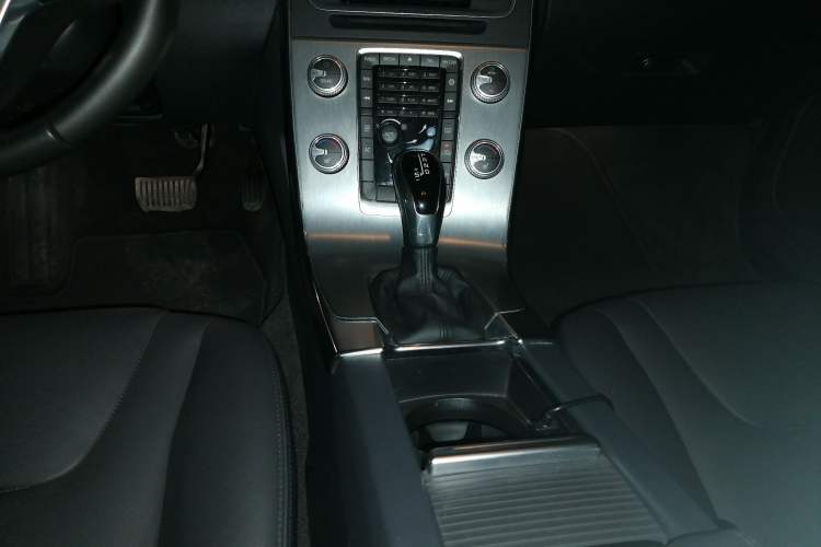 Used Volvo S60 2016 S60L T4 Zhiyuan Edition Gear Lever