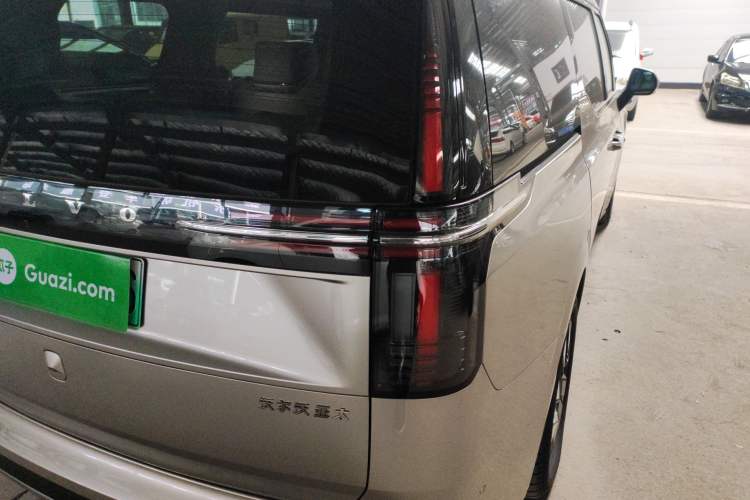 Used Volvo EM90 2025 Ultra Six-Seater