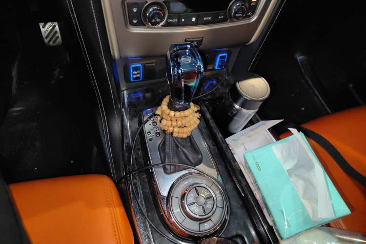 Used Nissan Patrol 2018 Y62 4.0 XE Middle East Gear Lever