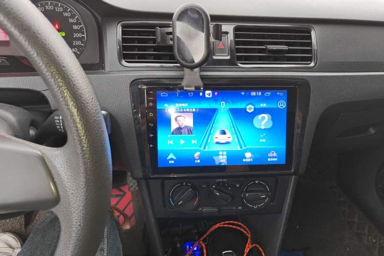 Used Volkswagen Santana 2015 1.6L Automatic Fashion Edition Audio And AC Panel