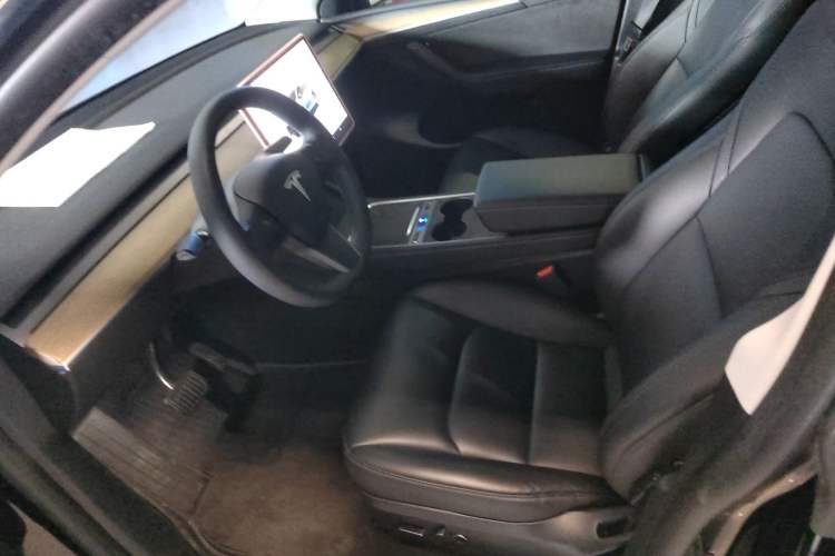 Used Tesla Model Y 2023 Long-Range All-Wheel-Drive Version Left Front Seat