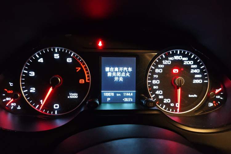 Used Audi Q5 2018 Collector's Edition 40 TFSI Technology Model Odometer Close Up