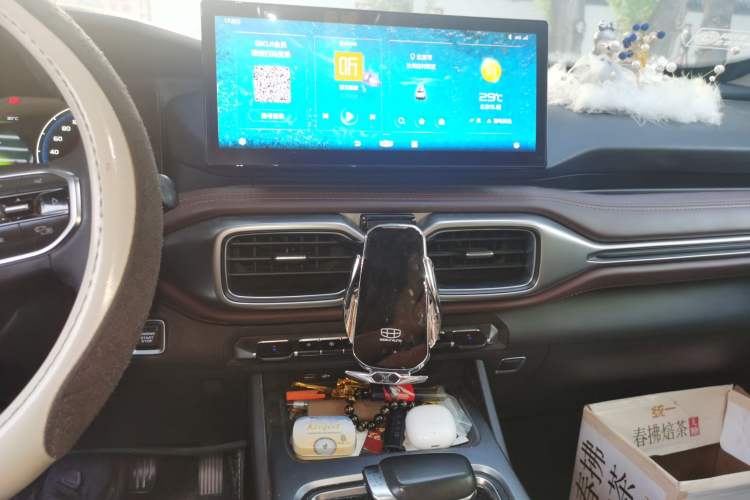 Used Geely Auto Haoyue 2022 1.8TD DCT Luxury 7-Seater Audio And AC Panel