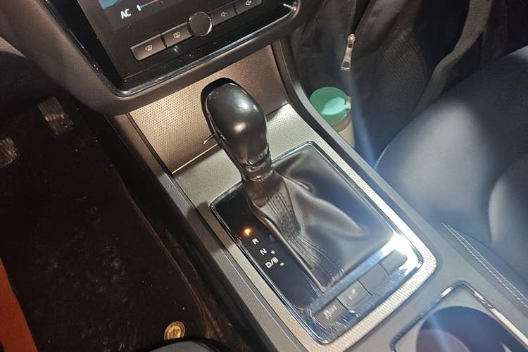 Used Roewe i6 2020 PLUS 1.6L CVT 4G Connected Glory Flagship Edition
