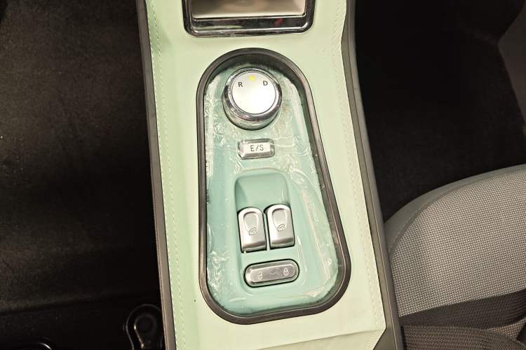 Used CHANGAN NEVO Lumin 2022 210km Sweet Edition Gear Lever