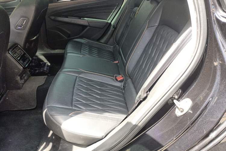 Used Volkswagen Passat 2020 Revised Version 330TSI Luxury Edition China VI Standard Left Rear Seat