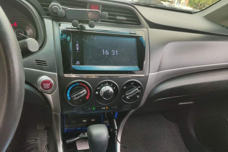 Used Honda Crider 2016 1.8L CVT Luxury Edition Audio And AC Panel