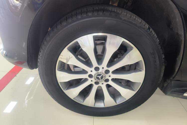 Used Mercedes-Benz GLS-Class 2018 GLS 450 U.S. specification Left Front Wheel Hub