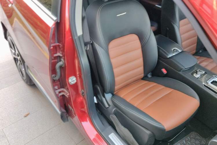 Used Venucia T90 2018 2.0L CVT Smart Connect Leading Edition China V Standard
