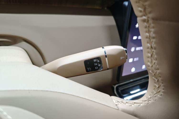 Used Deepal S09 2025 Model Rear-Wheel Drive Ultra+ Long-Range Version Gear Lever