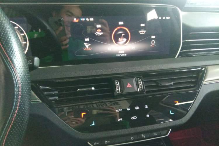 Used Hongqi HS5 2022 Revised Version 2.0T Smart Connect Flagship Edition
