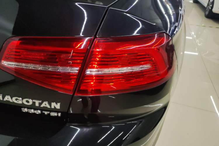 Used Volkswagen Magotan 2018 330TSI DSG Luxury Model Exterior 3