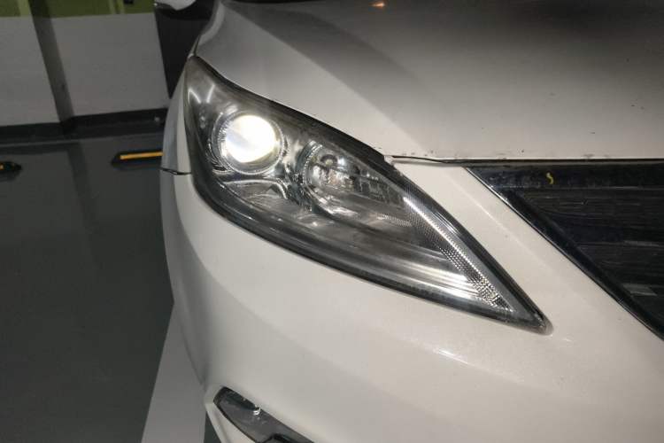 Used CHANGAN Eado 2015 1.6L Manual Luxury Model China IV Standard Right Front Headlight