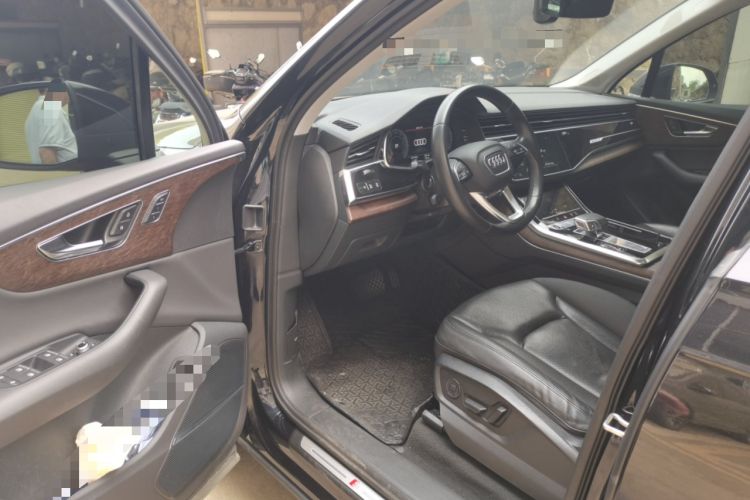 Used Audi Q7 2021 55 TFSI quattro S line Sport model
