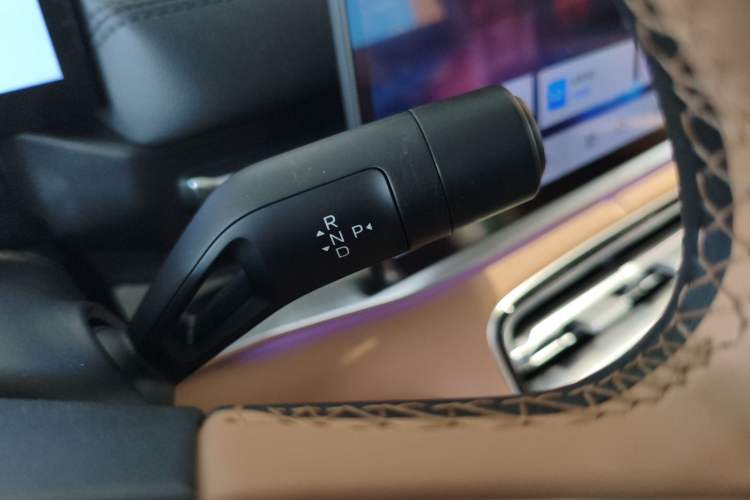 Used Geely Galaxy A7 2025 Model EM-i 150km Starship Edition Gear Lever