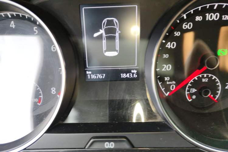 Used Volkswagen Golf 2017 1.6L Automatic Comfort Million-Vehicle Anniversary Edition Odometer Close Up