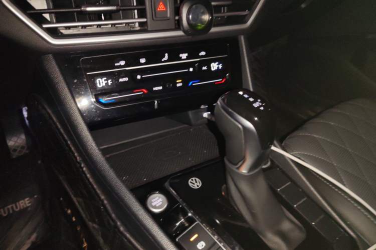 Used Volkswagen Sagitar 2023 280TSI DSG Excellence Plus Edition Gear Lever