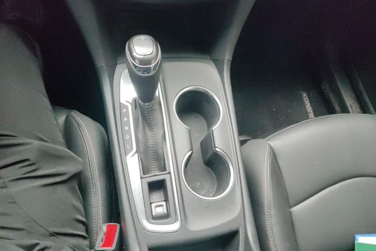 Used Chevrolet Equinox 2019 535T Automatic YuJie Edition China VI Gear Lever