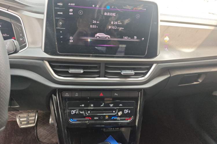 Used Volkswagen T-ROC 2025 Facelift Model 2 300TSI DSG Two-Wheel Drive Chenguang Edition Audio And AC Panel