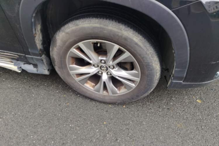 Used Toyota Highlander 2018 2.0T Two-Wheel Drive Elite Edition 5 Seats Emission Standard China V Right Front Wheel Hub